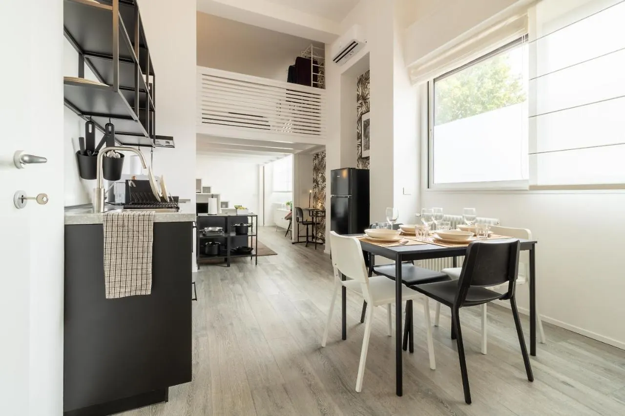 Navigli - Chic And Sophisticated Home In Milan contacts