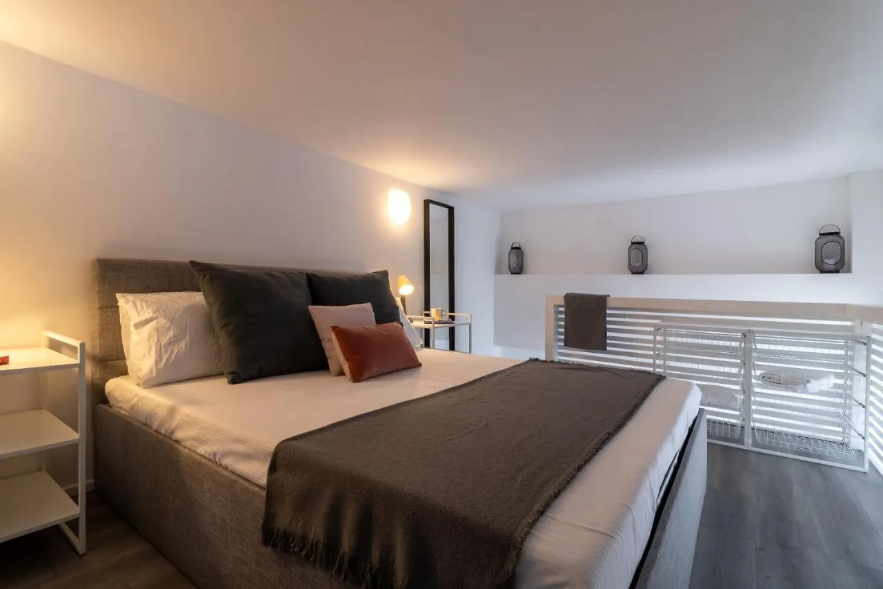 Navigli - Chic And Sophisticated Home In Milan Italy