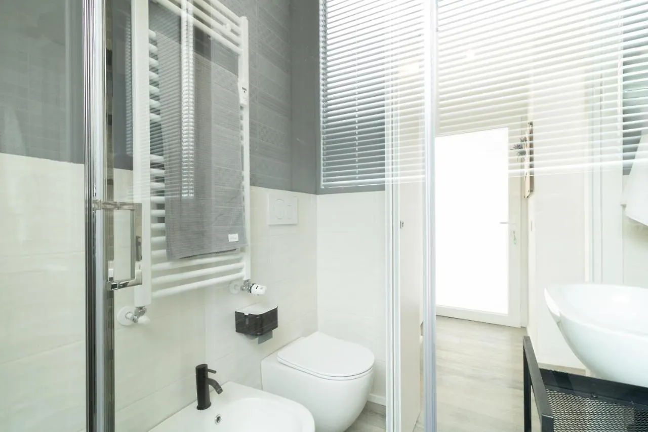 Navigli - Chic And Sophisticated Home In Milan Italy