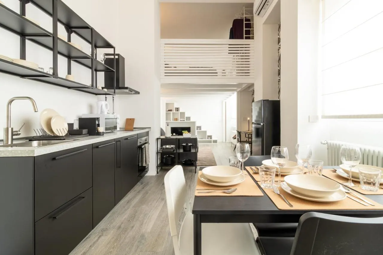 Navigli - Chic And Sophisticated Home In Milan